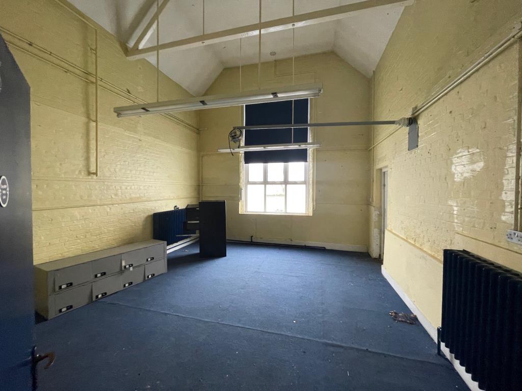 Lot: 5 - FORMER SCHOOL ON ONE ACRE SITE INCLUDING PLAYGROUND AND CAR PARK WITH POTENTIAL - Internal room 8